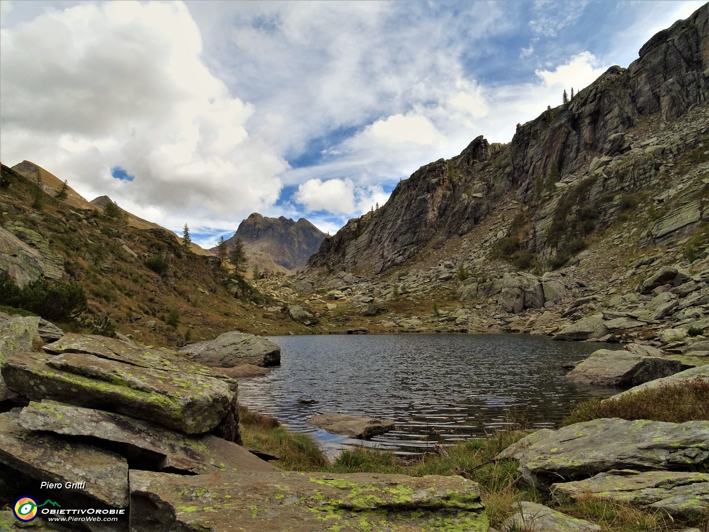 66 Lago della Paura (1984 m) con vista verso il Monte Corte.JPG